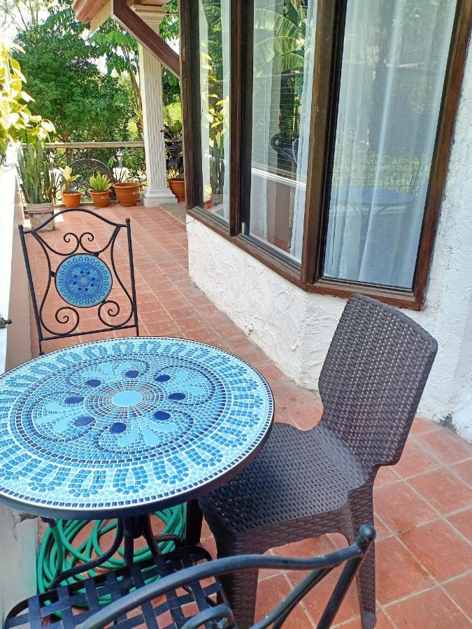 El Castillo Bed And Breakfast Angono Екстер'єр фото