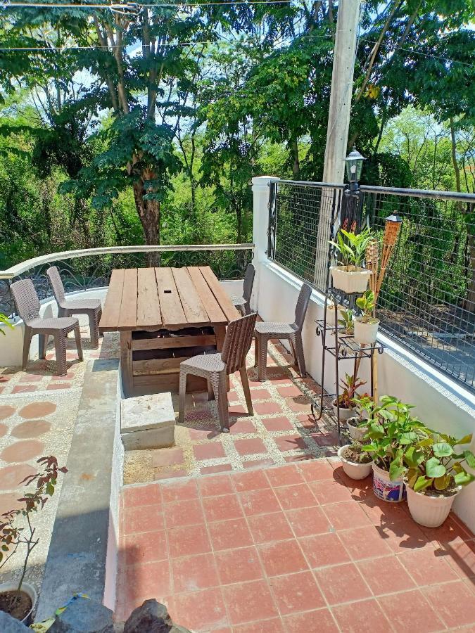 El Castillo Bed And Breakfast Angono Екстер'єр фото