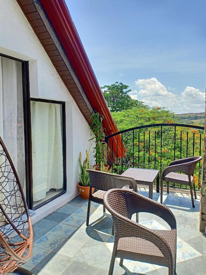 El Castillo Bed And Breakfast Angono Екстер'єр фото