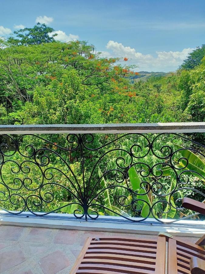 El Castillo Bed And Breakfast Angono Екстер'єр фото