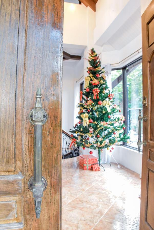 El Castillo Bed And Breakfast Angono Екстер'єр фото