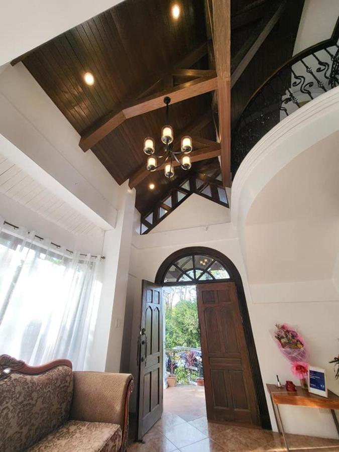 El Castillo Bed And Breakfast Angono Екстер'єр фото