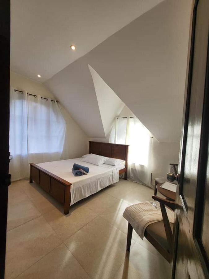 El Castillo Bed And Breakfast Angono Екстер'єр фото