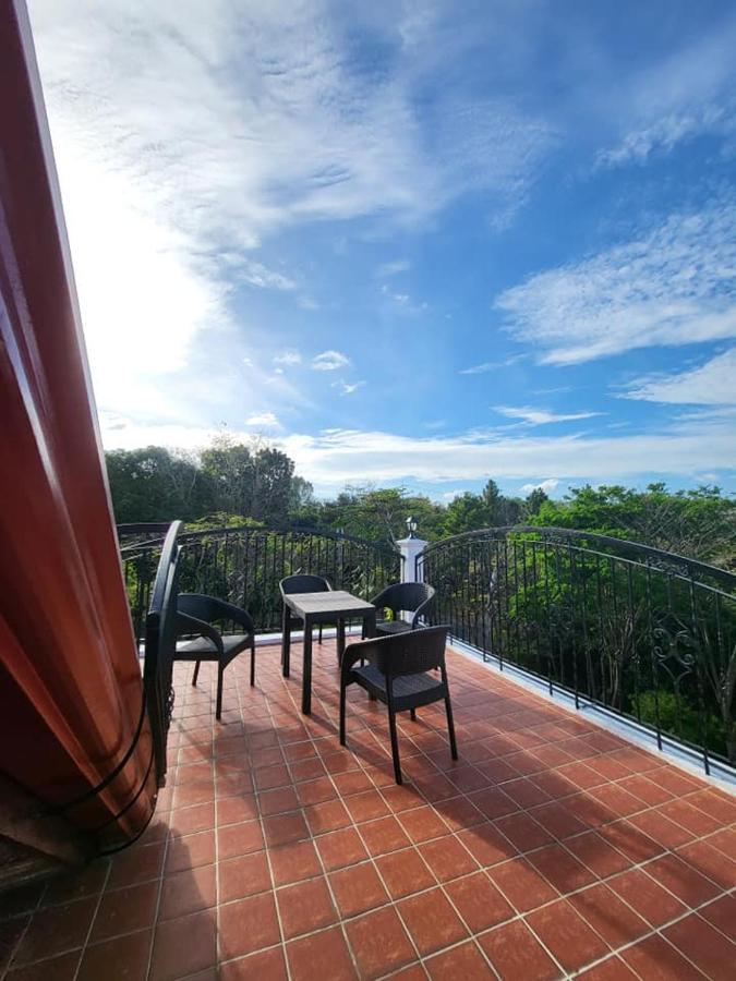 El Castillo Bed And Breakfast Angono Екстер'єр фото