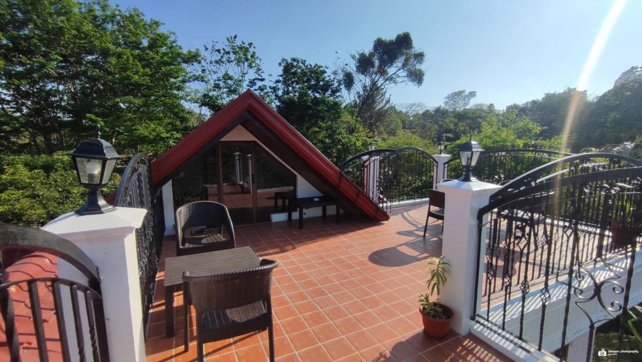 El Castillo Bed And Breakfast Angono Екстер'єр фото